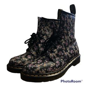 Dr. Martens 1460 W Boots in Mini Tydee